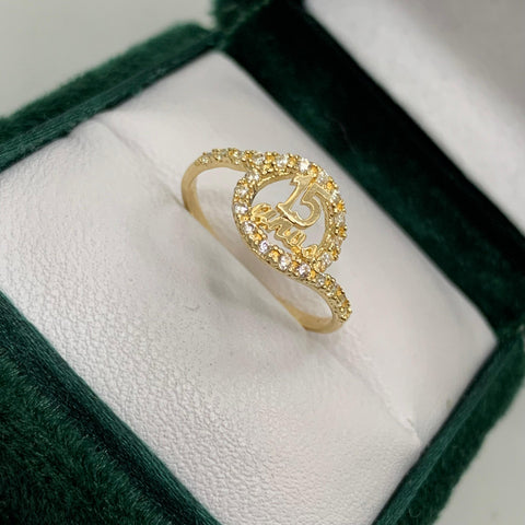 Anillo 15 Años  Entrelazado Con Circones Blancos Oro amarillo 18k / Talla 6 1/2 / 1,64 Gr *