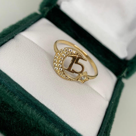Anillo 15 Años Media Luna Y Estrella Circones Blancos Oro amarillo 18k / Talla 7 1/2 / 1,88 Gr