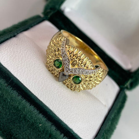 Anillo Búho Circones Verdes Y Blancos Oro amarillo y Oro blanco 18k / Talla 10 1/4 / 8,60 Gr *