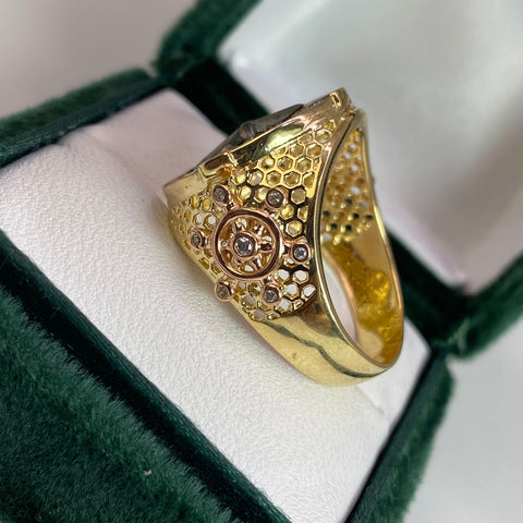 Anillo Brujula Detalle Timón Con Circones Blancos Tres oros 18k / Talla 10 1/2 / 9,09 Gr *