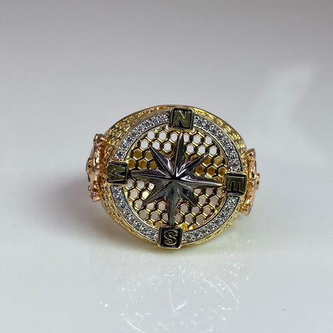 Anillo Brujula Detalle Timón Con Circones Blancos Tres oros 18k / Talla 10 1/2 / 9,09 Gr *