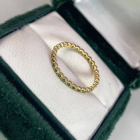 Anillo Circones Verdes Oro amarillo 18k / Talla 6 1/4 / 1,45 Gr *