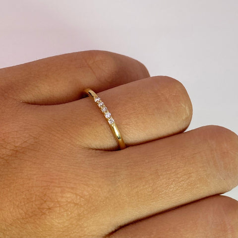 Anillo Circones Blancos Oro amarillo 18k / Talla 7 / 1,28 Gr *