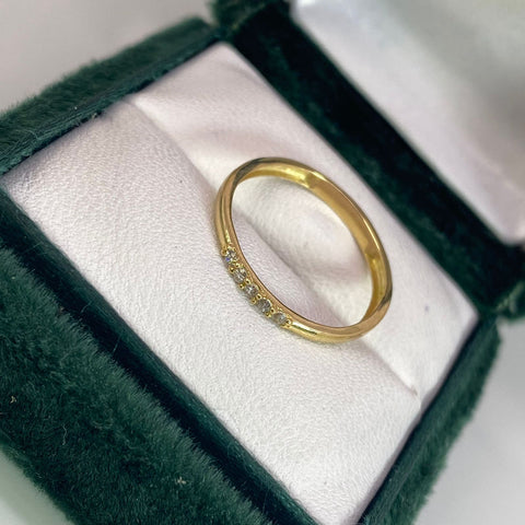 Anillo Circones Blancos Oro amarillo 18k / Talla 7 / 1,28 Gr *