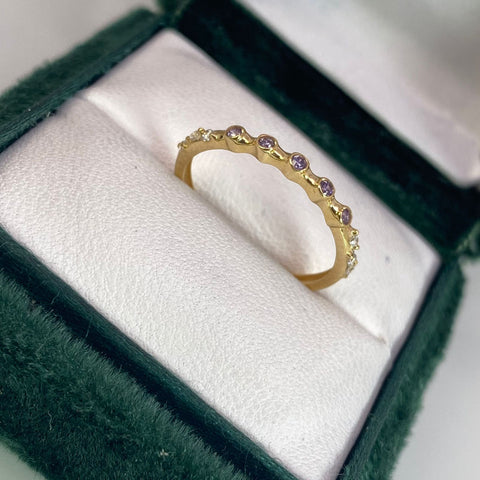 Anillo Circulos Circones Lilas Y Blancos Oro amarillo 18k / Talla 7 1/2 / 1,24 Gr *