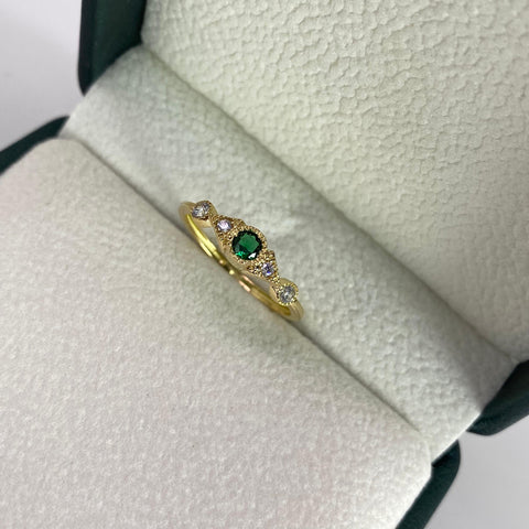 Anillo Circulos / Triangulos Circones Verde Y Blancos Oro amarillo 18k / Talla 6 / 1,43 Gr *