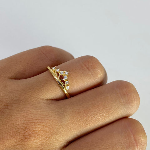 Anillo 15 Años Tiara Circones Blancos Oro amarillo 18k / Talla 6 1/4 / 2,19 Gr *