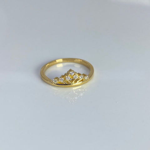 Anillo 15 Años Tiara Circones Blancos Oro amarillo 18k / Talla 6 1/4 / 2,19 Gr *