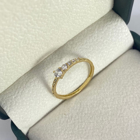 Anillo Circones Blancos Oro amarillo 18k / Talla 7 1/4 / 1,57 Gr