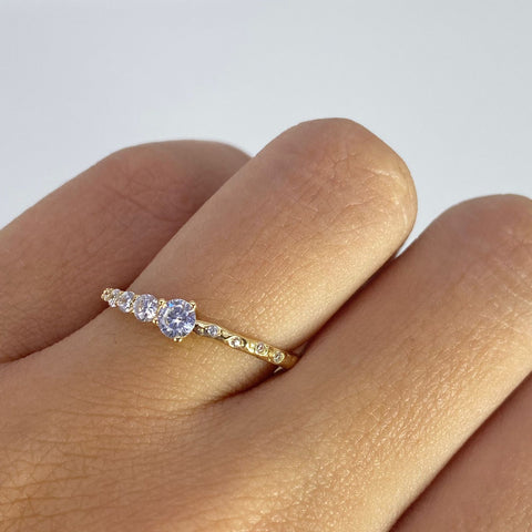Anillo Circones Blancos Oro amarillo 18k / Talla 7 1/4 / 1,57 Gr