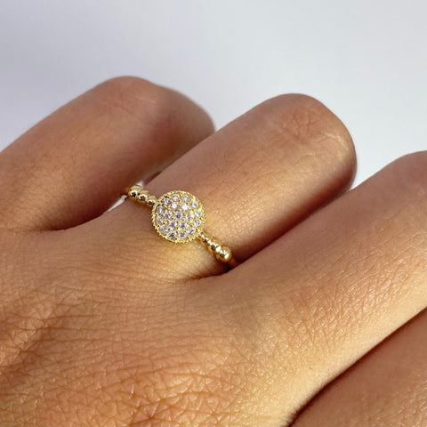 Anillo Circulo Circones Blancos Oro amarillo 18k / Talla 7 1/4 / 1,65 Gr