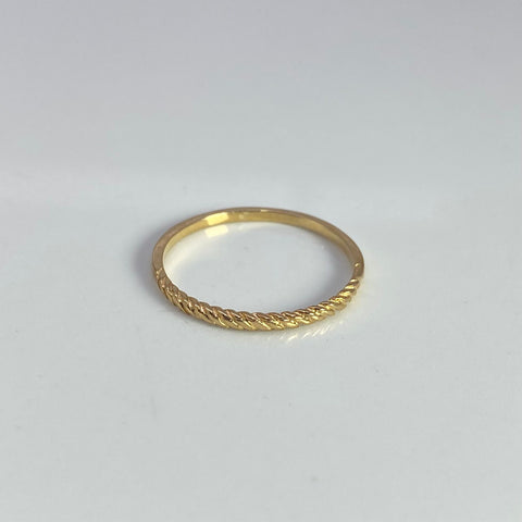 Anillo Diamantado Oro amarillo 18k / Talla 7 3/4 / 1,12 Gr