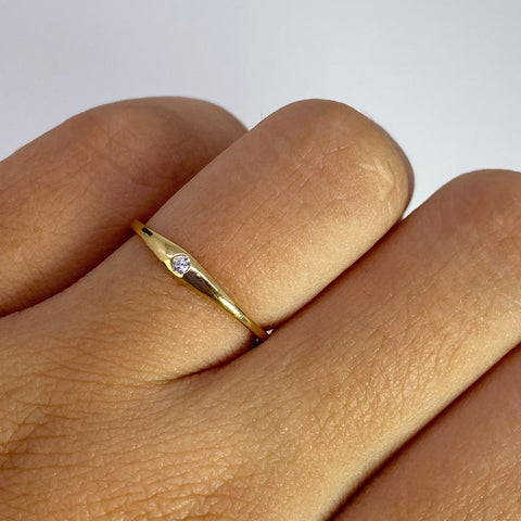 Anillo Circon Blanco Central Oro amarillo 18k / Talla 5 1/4 / 1,09 Gr *