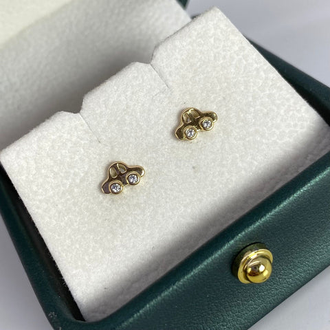 Topos Carro Circones Blancos Oro amarillo 18k 0,82 Gr / 6,8 mm