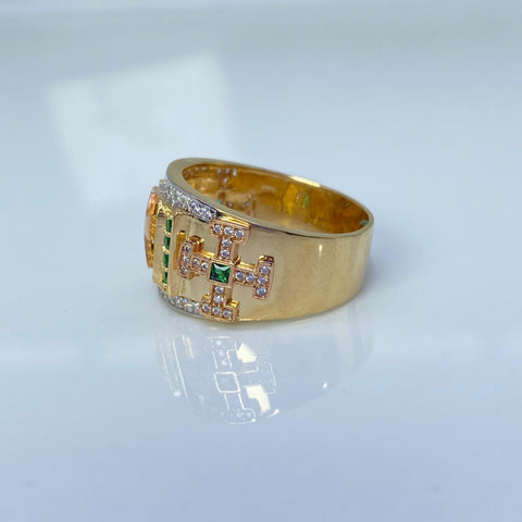 Anillo Tres Cruces Circones Blancos y Verdes  Oro amarillo 18k / Talla 10 3/4 / 9,92 Gr †