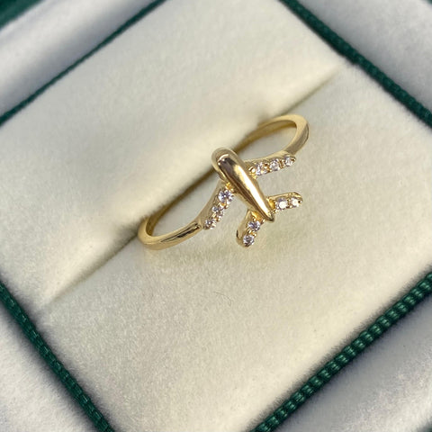 Anillo Avión Circones Blancos  Oro amarillo 18k / Talla 7 1/4 / 1,29 Gr *