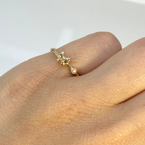 Anillo Mariposa Circones Blancos Oro amarillo 18k / Talla 5 1/2 / 1,45 Gr †
