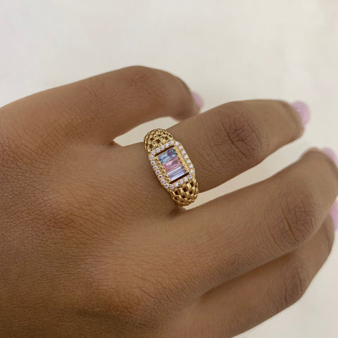 Anillo Circones Blancos Azules Y Rosados Oro amarillo 18k / Talla 6 1/2 / 2,26 Gr
