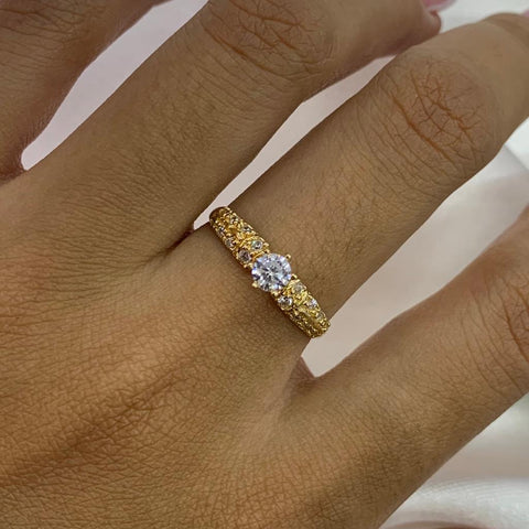 Anillo Circones Blancos Oro amarillo 18k / Talla 7 3/4 / 1,69 Gr *