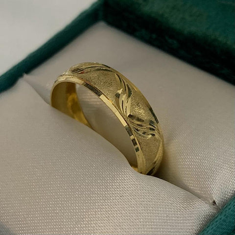 Anillo Argolla Diamantada Oro amarillo 18k / Talla 8 / 1,59 Gr