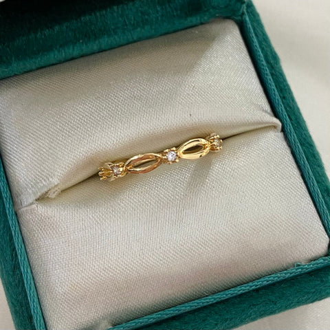 Anillo Circones Blancos Oro amarillo 18k / Talla 5 / 1,13 Gr