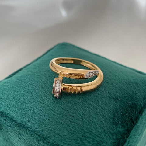 Anillo Clavo Con Circones Blancos Talla 5 1/2 Dos Oros 18k/ 3,66 Gr /*